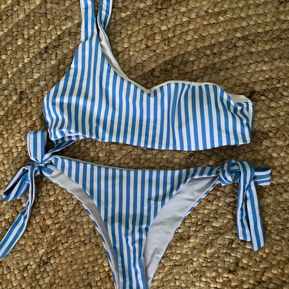 Swimsuits take all (11) - Picture 2 of 12